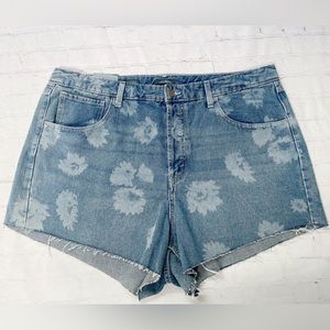 [Wild Fable] NWT super high rise cutoff floral denim short size 17